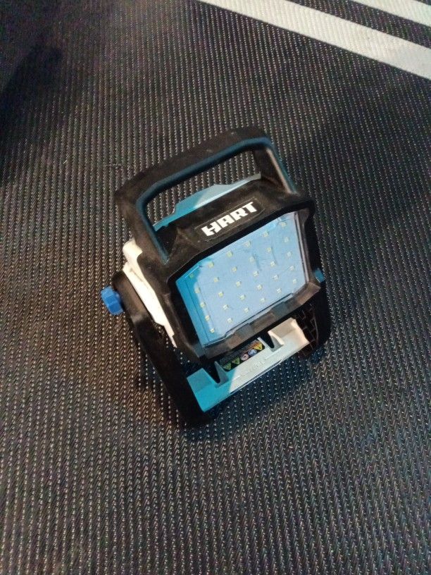 GREAT PRICE
HART 20-Volt Hybrid LED Site Light, 1,800 Lumens HPWL02 (Battery Not Included)