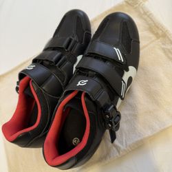 SELLING PRACTICAL NEW PELOTON CYCLING SHOES SIZE 10 MEN / 12 FEMALE