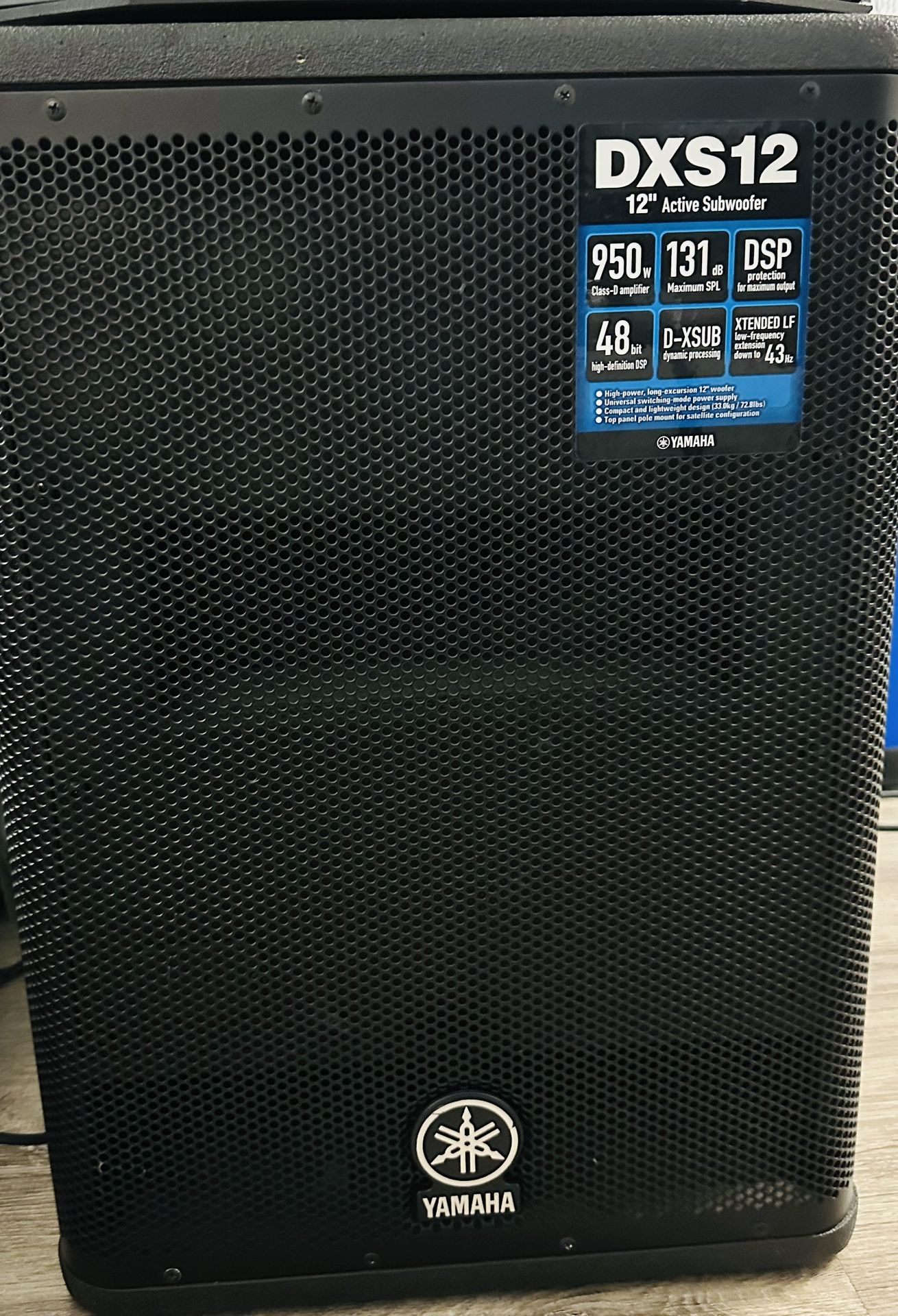 Yamaha DXS12 Powered Subwoofer