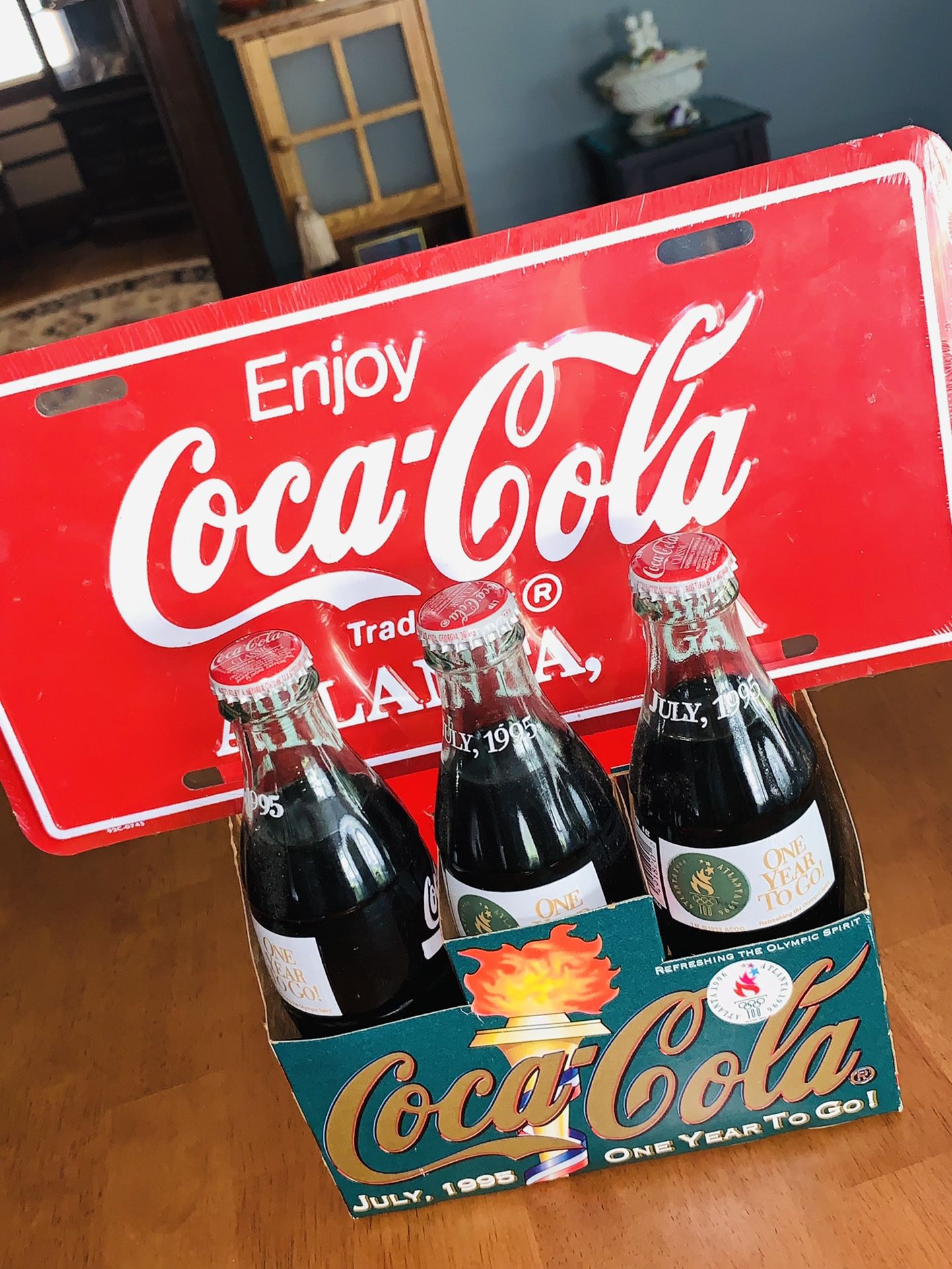 OLYMPIC 1995 YEAR TO GO COMMEMORATIVE SET OF COKE COLA EMBOSSED BOTTLES IN CARRY CASE WITH LICENSE COKE COLA PLATE SET OF LIMITED 6