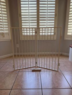 Paulmele 2 Panel Freestanding Pet Gate (35th Ave & Bell Rd)