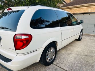 2005 Chrysler Town &Country Limited