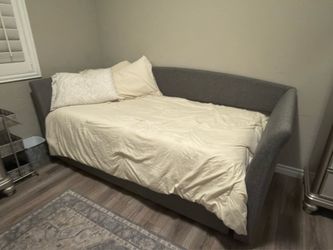 Twin daybed with trundle