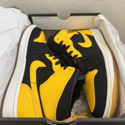 Jordan 1 Retro Mid Size 8.5 Mens New Love -$220 FIRM!!!