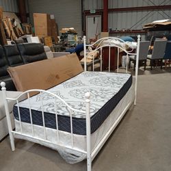 Twin Bed With NEW Mattress Set 