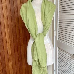 NORDSTROM lightweight 100% Cashmere Shawl/wrap/scarf