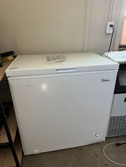 Midea Chest Freezer (7.0 Cubic Feet In White)