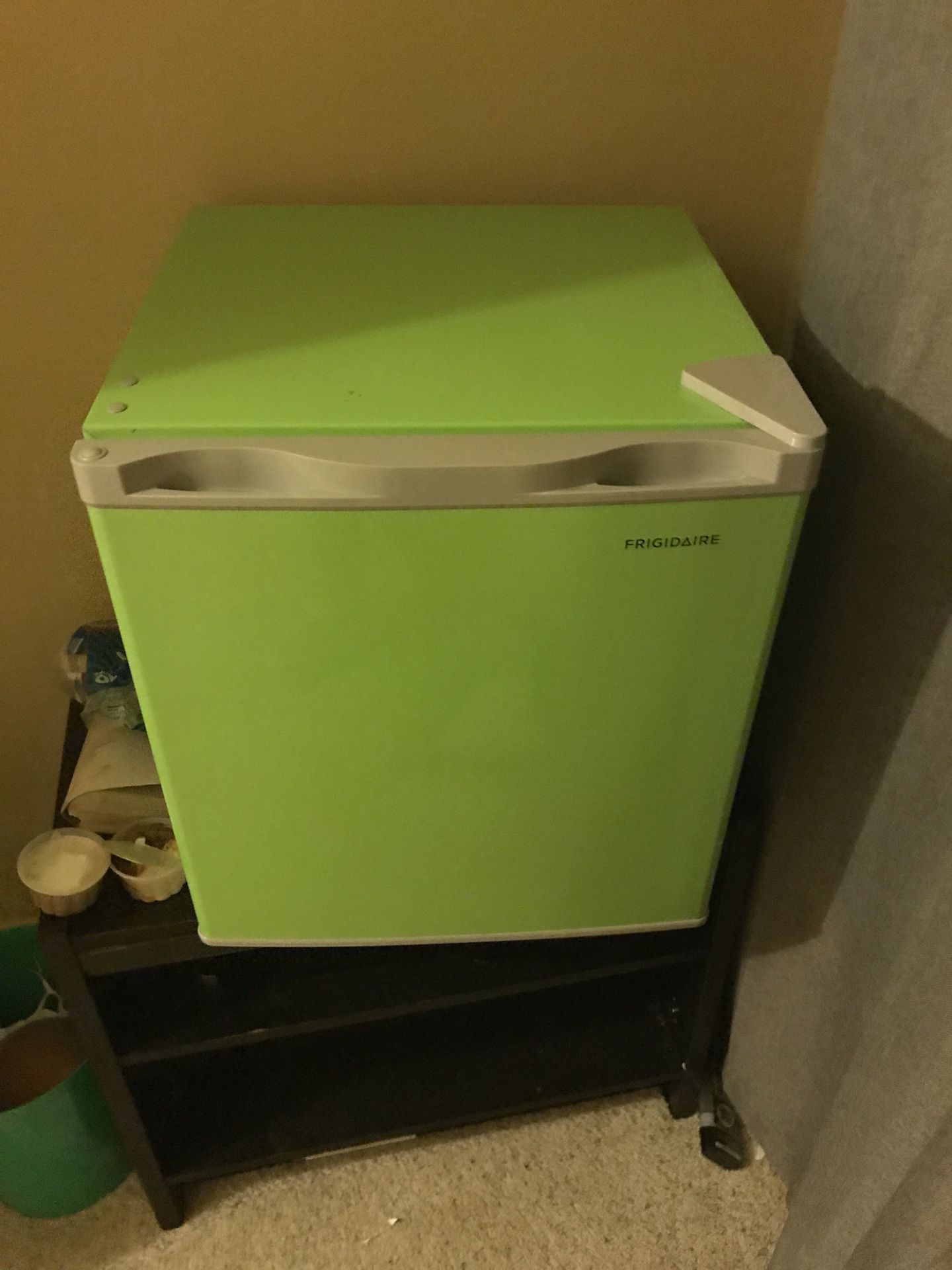 Mini retro fridge