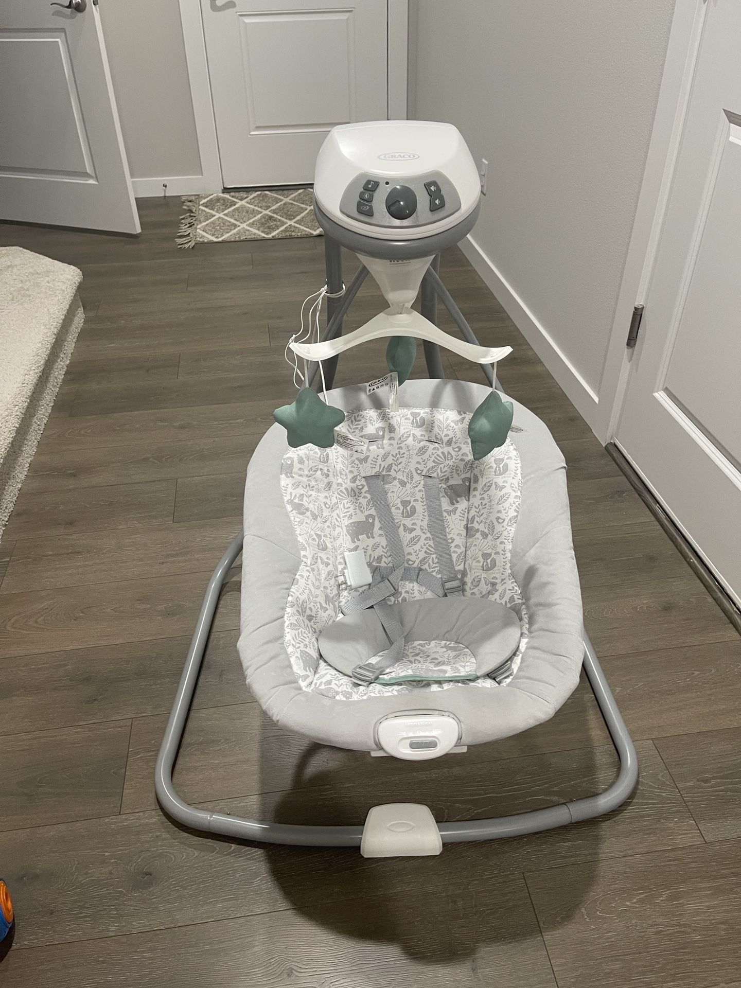 Graco Simple Sway Baby Swing, Portable Baby Swing with Music and Sounds,  Small Frame Compact Baby Swing with Speeds and Plush Toys, Ivy