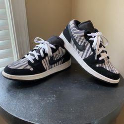 Air Jordan 1 Low GS Zebra SIZE:  7Y 100% Authentic 553560-057