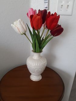 Lenox Vase In EXCELLENT CONDITION 