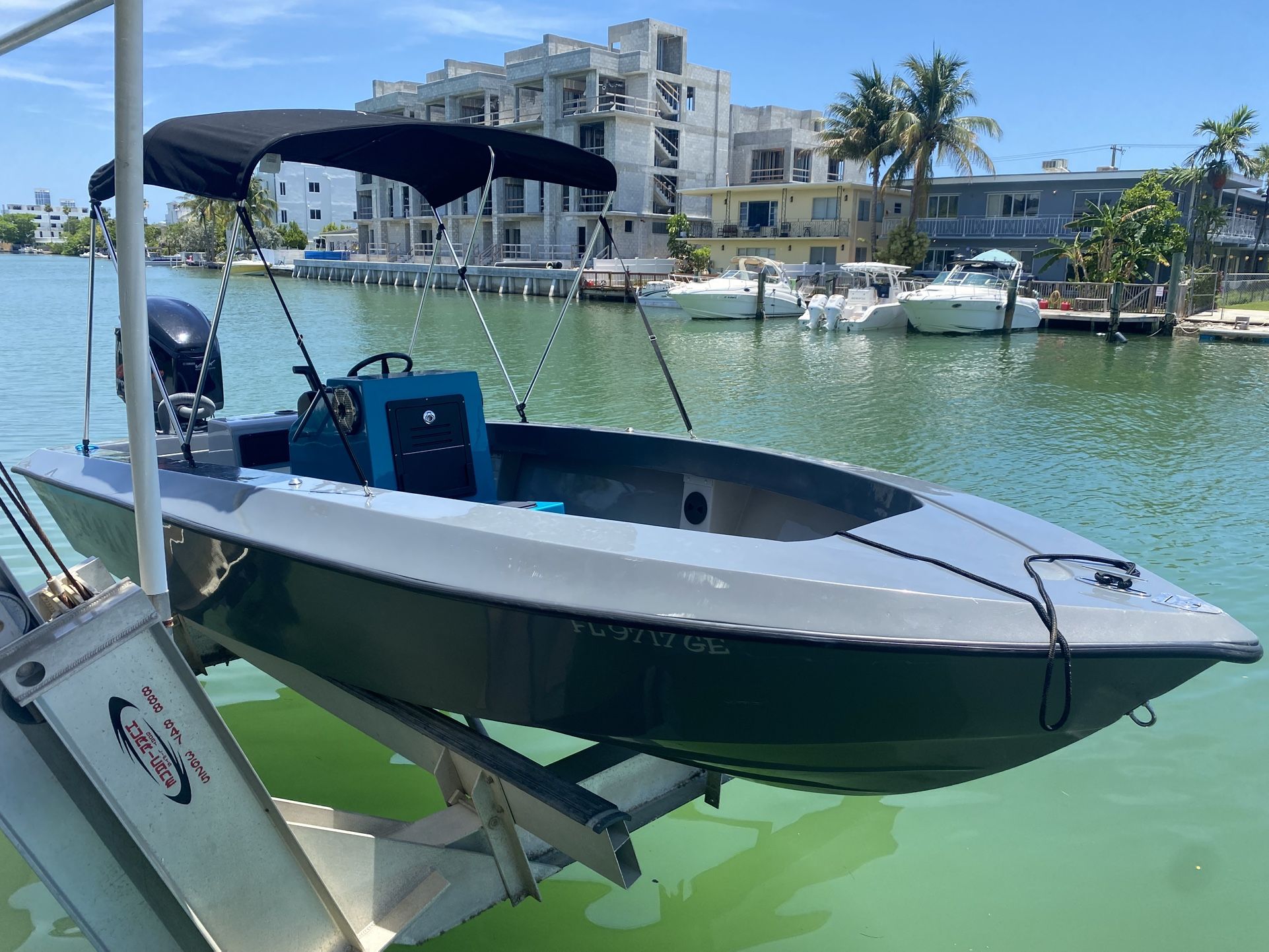 1989 Reaction 19 ft center console