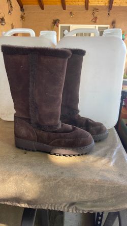 Rampage Alison Chocolate Brown Suede Boot, Size 6