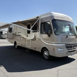 2005 Fleetwood Southwind 32Ft 30K 8.1 Chevy Workhorse W/2Slides