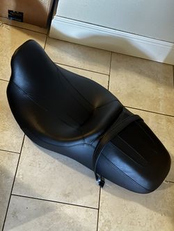 OEM Harley touring seat taken off 2021 street Glide