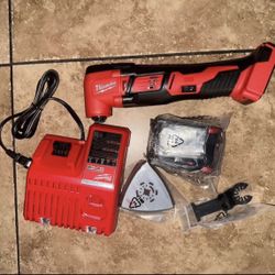 Milwaukee Oscillating Multi Tool with 1.5Ah Battery and Charger 