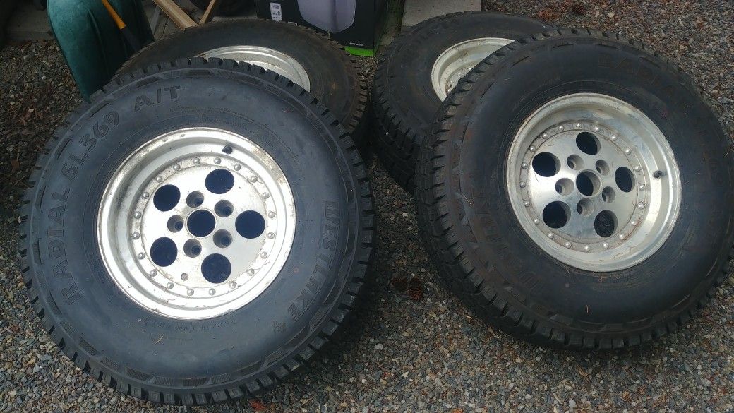 31x10.5 R15 A/T Tires and Wheels