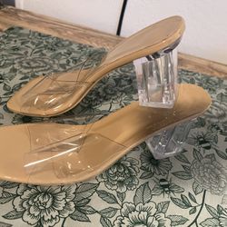 CLEAR CHUNKY HEELS