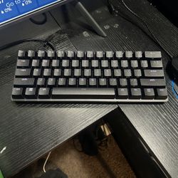 RAZER™ HUNTSMAN MINI 60% OPTICAL GAMING KEYBOARD