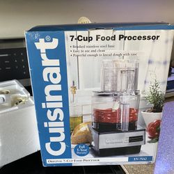 CUISINART  7 CUP BLENDER  NEW
