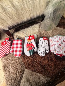 Christmas Oven Mitts Set – 4 Pairs New