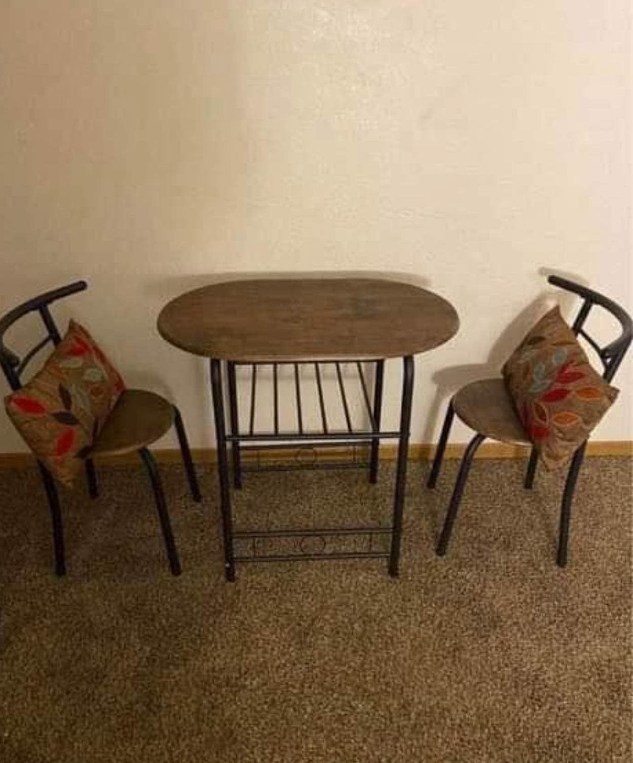 New! Small Table And 2 Chairs !