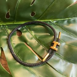 Stylish Black and Gold Men's Bracelet