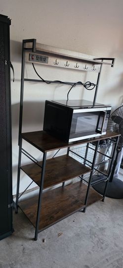 Baker's rack and microwave