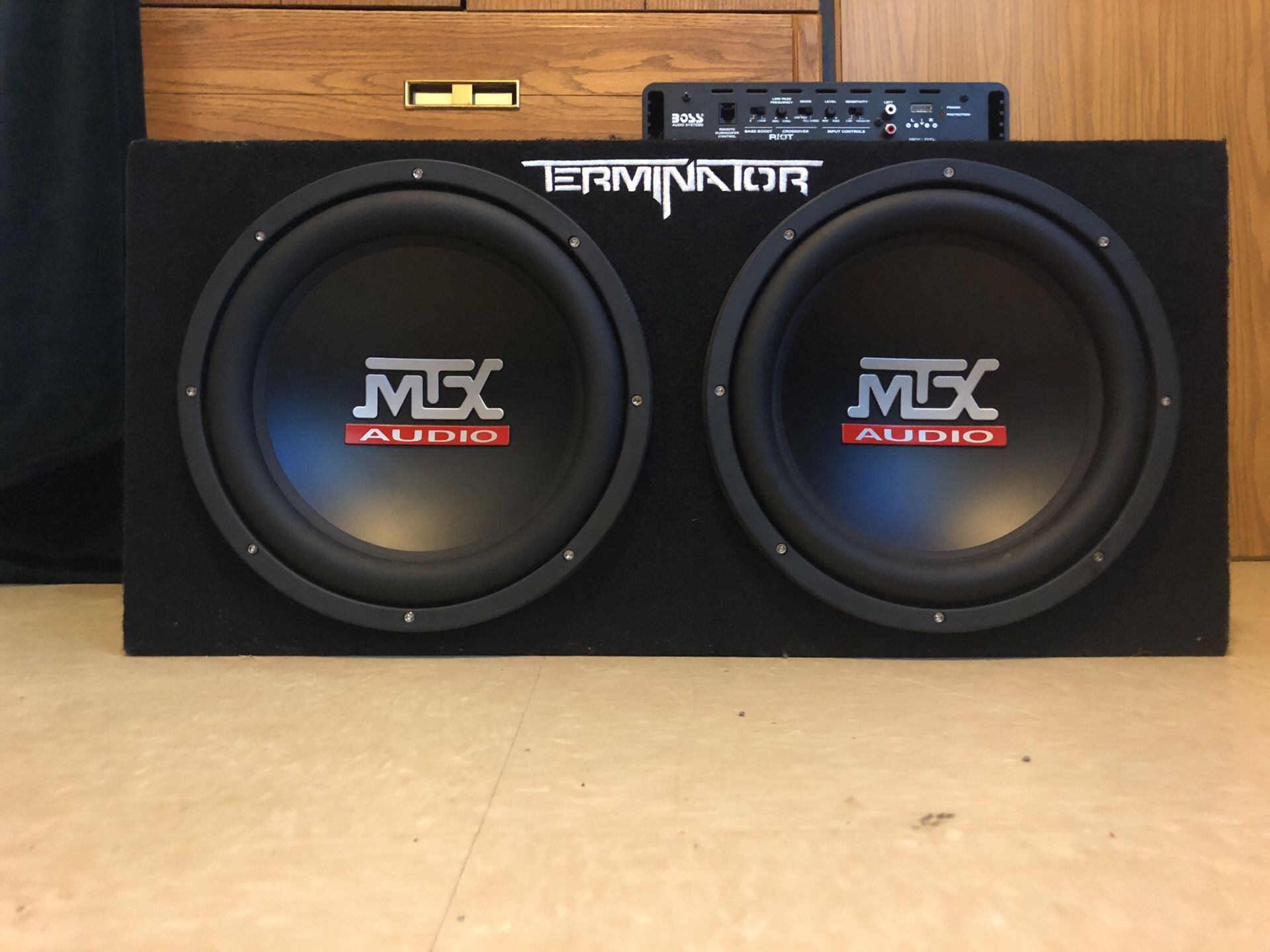 Mtx 1200 watt 12 inch subwoofers boss audio 1100 watt amp