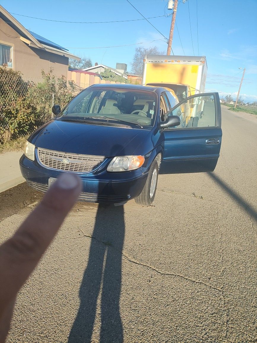 2002 Chrysler Town & Country