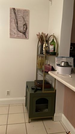 Bar with bottom storage
