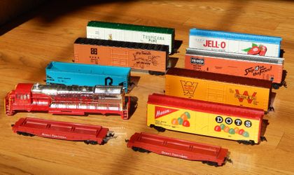 Various HO scale rolling stock cars