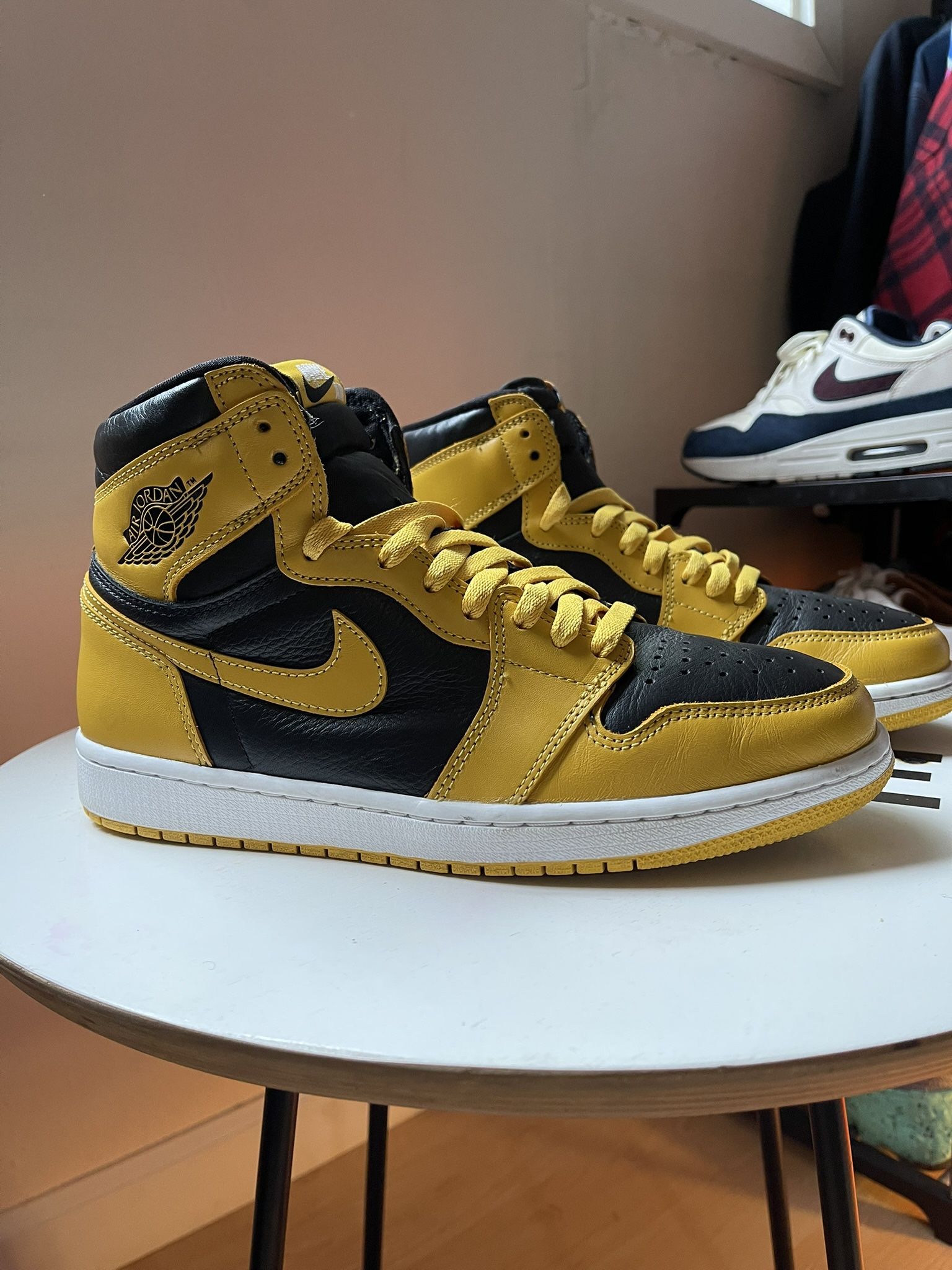 Air Jordan 1- Black-Yellow Size 9.5