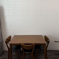 Table With 4 Chairs 