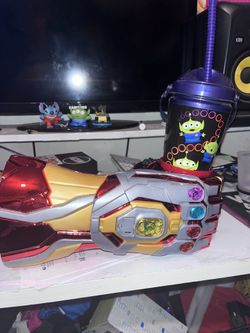 Avengers Campus Infinity Gauntlet Drink Holder