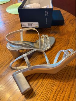 Naturalizer Dress shoes 9M Like new Vanessa 2 Silver