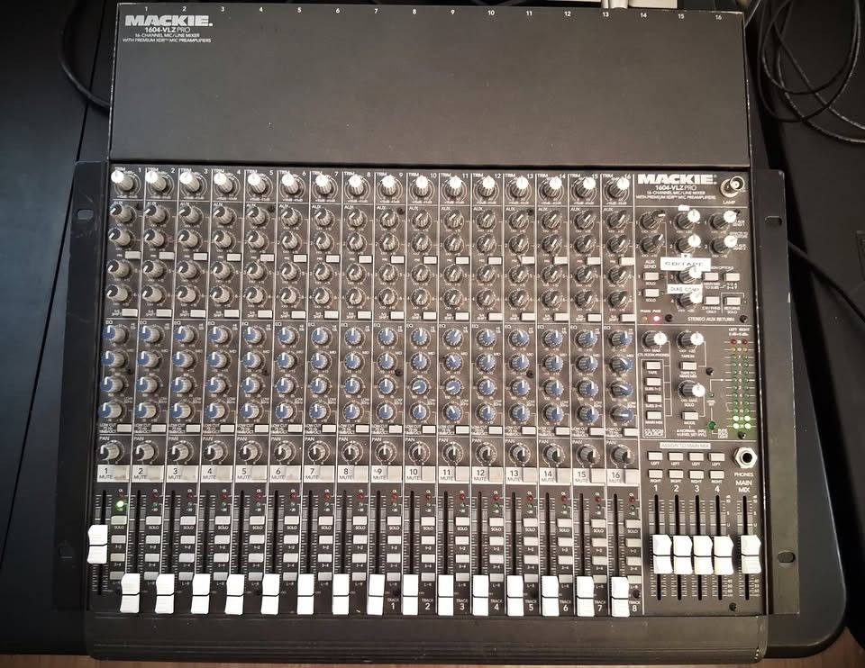 MACKIE 1604 - VLZ PRO - 16 CHANNEL MIC / LINE MIXER PRO AUDIO DJ GEAR LIVE RECORDING EQUIPMENT Sound Man Engineer Stage live Audio