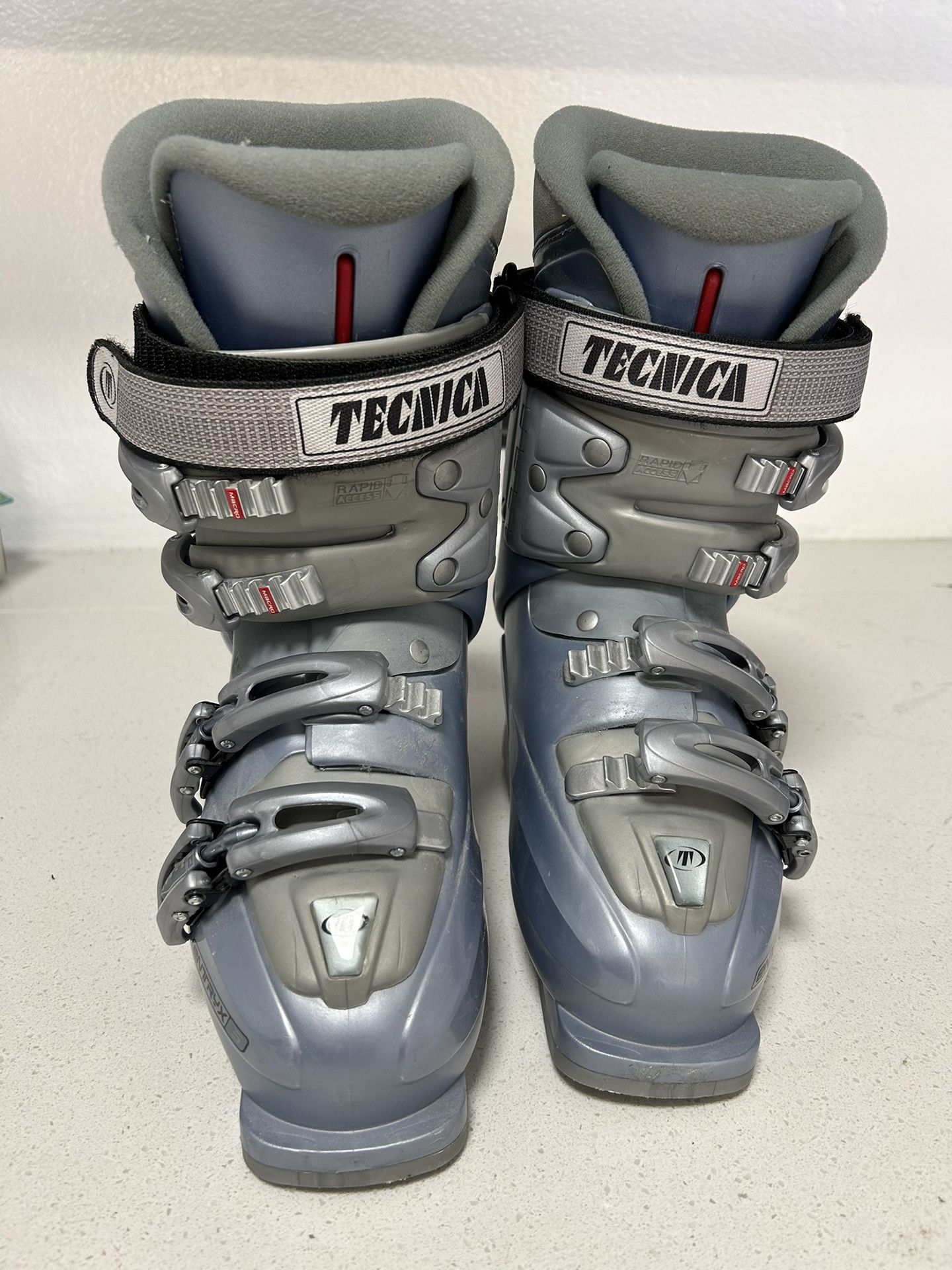 Técnica Size 6-6.5 Women’s Ski Boots