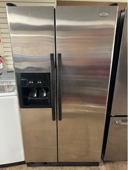 Refrigerator with Ice and Water Dispenser