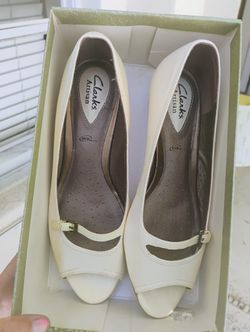 Clarks Artisan Lady's Leather Pump Shoes. 