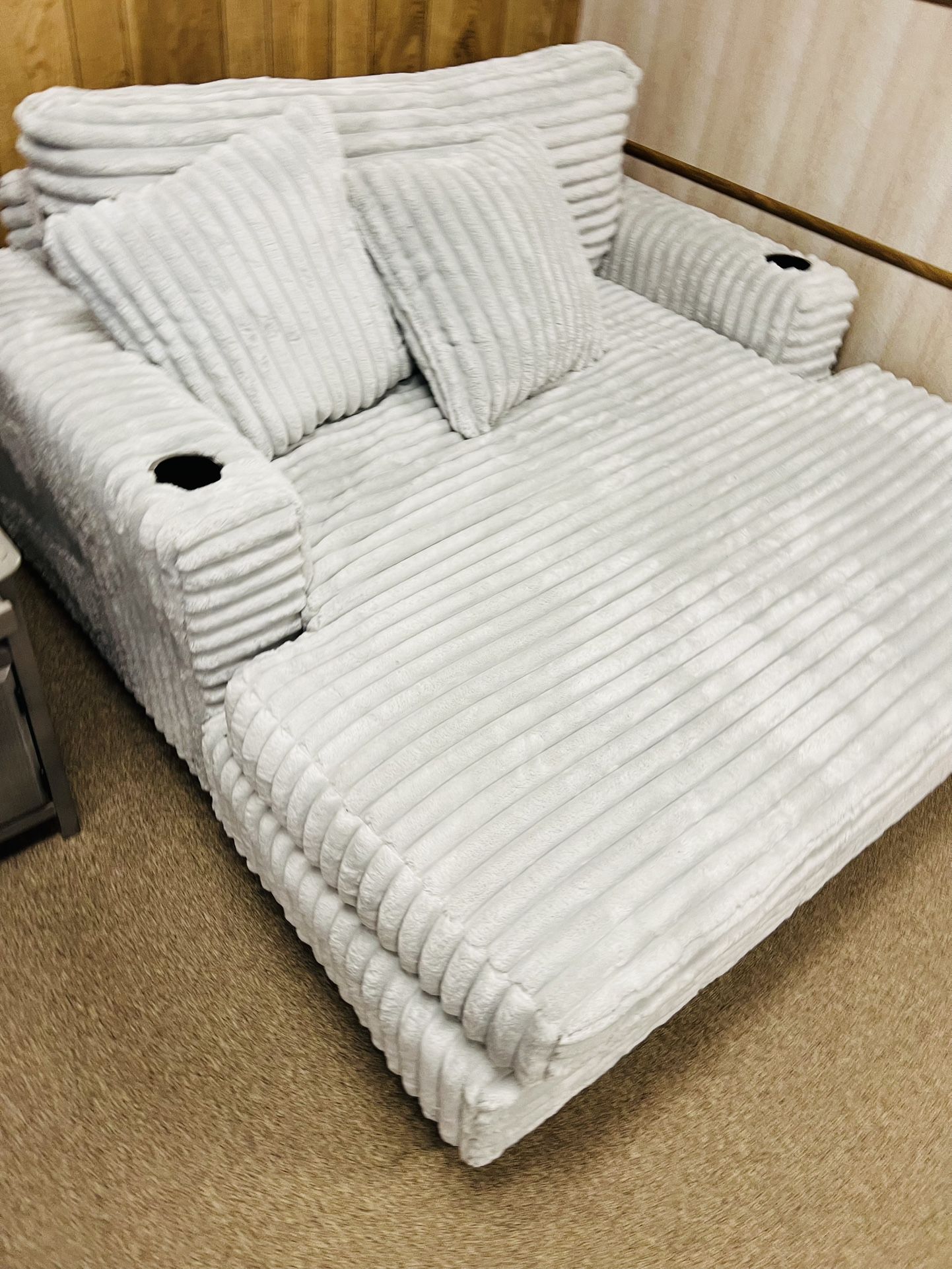 Cozy Nice Chaise Lounger!