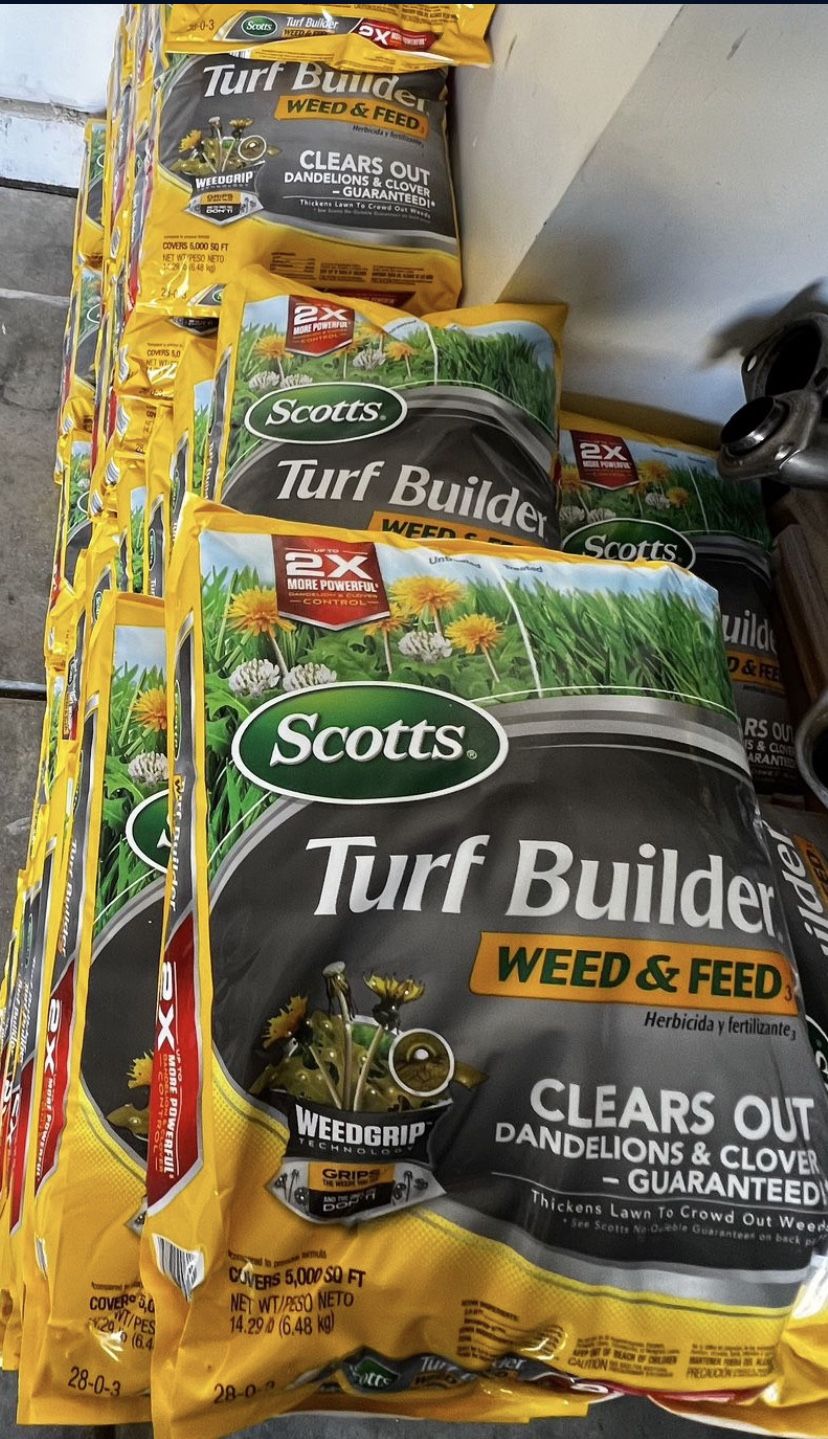 Turf Builder 14.29 lb. 5,000 sq. ft. Weed and Feed Lawn Fertilizer