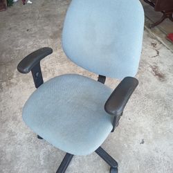 Adjustable Office Desk Chair FREE