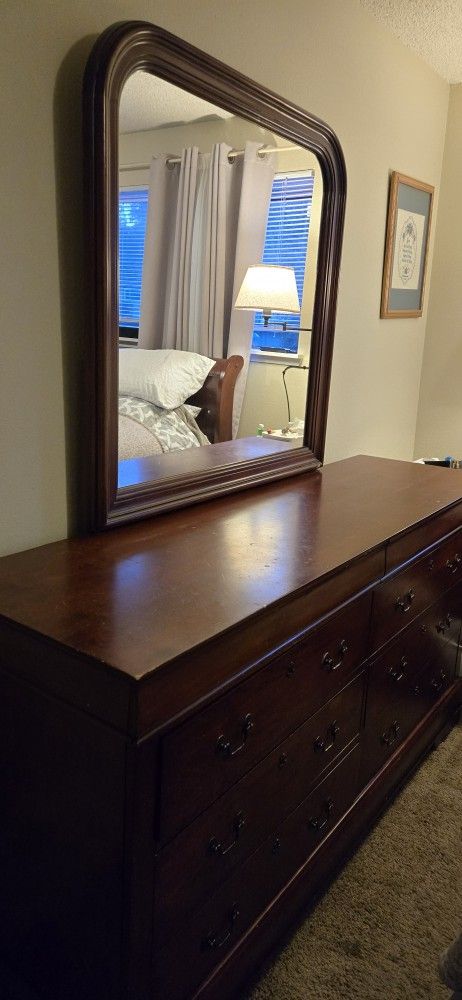 Wood Dresser wth Mirror-6 drawers