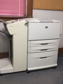 HP9050DN Laserjet High Speed Printer with large capacity tray and stacker