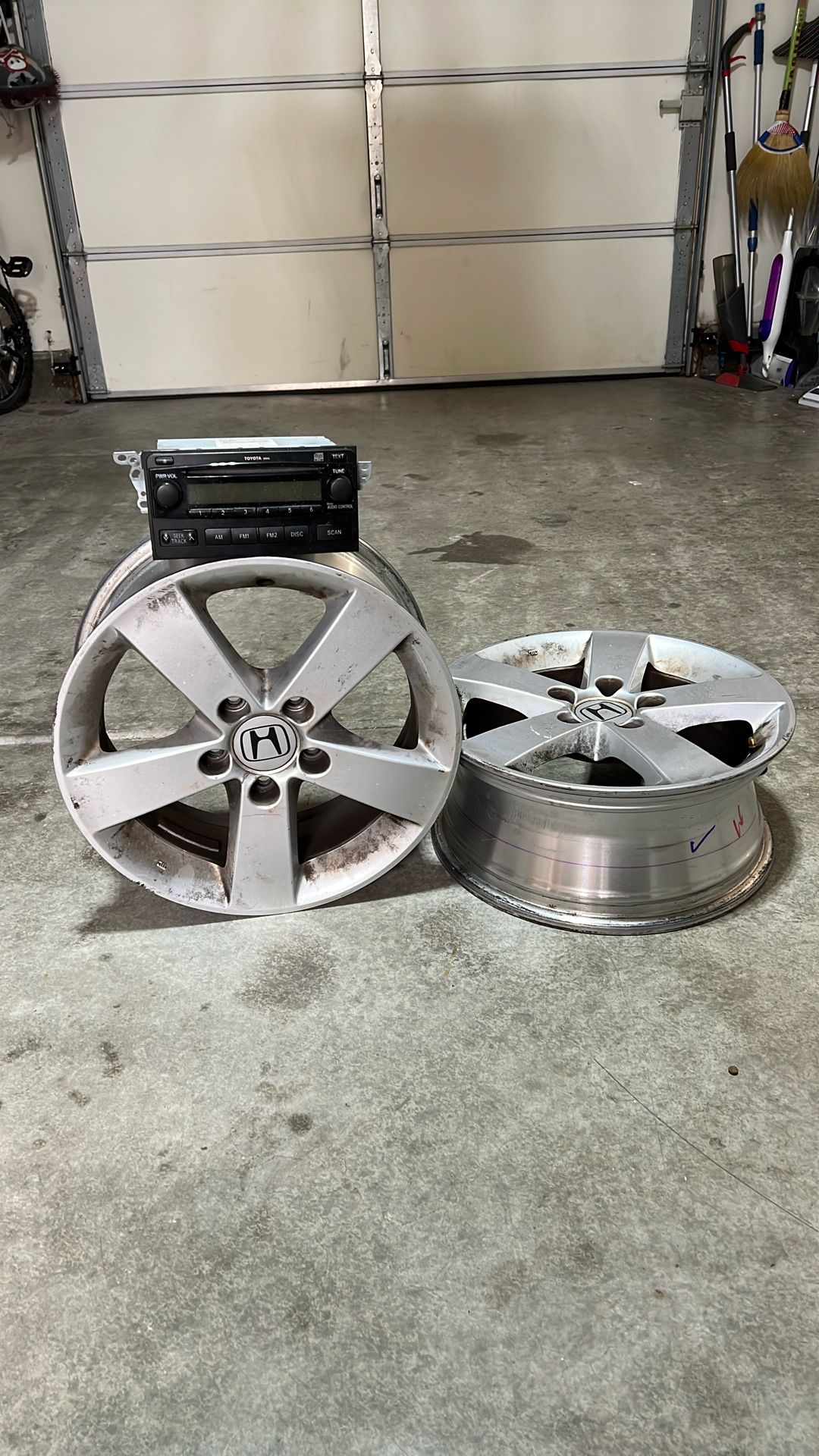 Honda civic 16” Rim With car Stereo