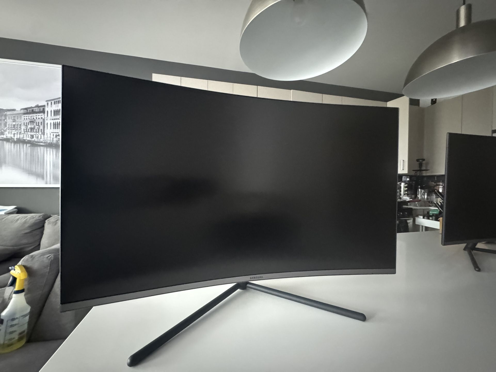 Samsung Curved 32” Inch 4K UHD