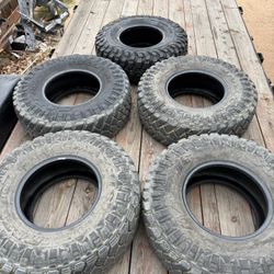 33/10.5/15 Tires 