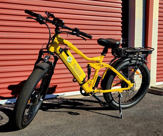 PACIFICO SUPER MONARCH AWD 1500 WATT ONE OF A KIND PROMOTIONAL BIKE Like New Condition with only 32 miles on it. 