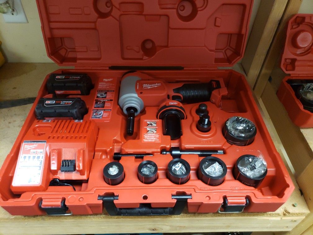 Milwaukee M18 Force Logic 10 Ton Knockout Kit 2676-22